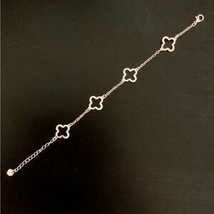 Chic Gold Elegant Clover-Link Bracelet – Delicate & Timeless